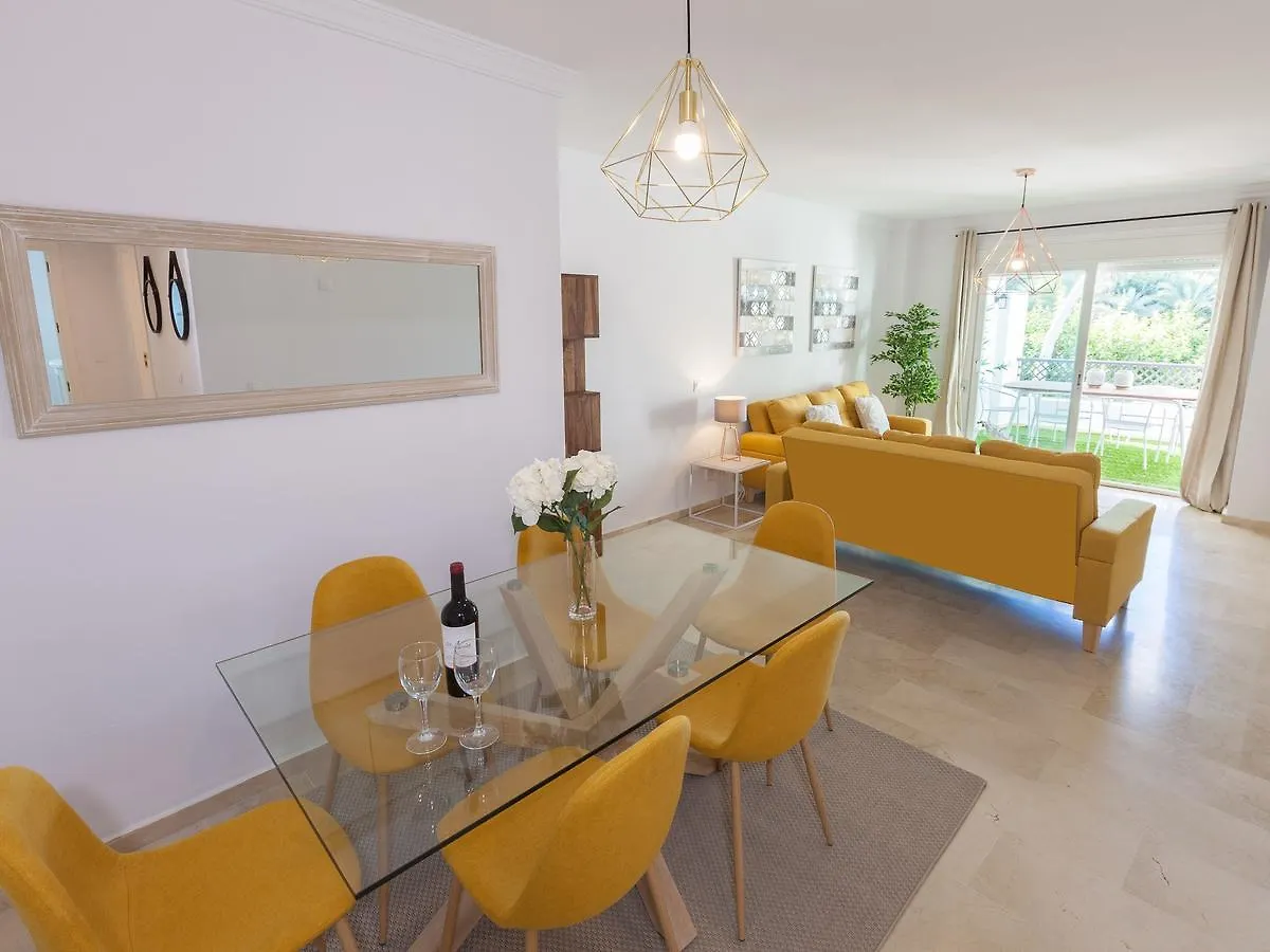 Vacation Marbella: Contemporary Central Apartment with Pool & Marina Proximity Marbella
