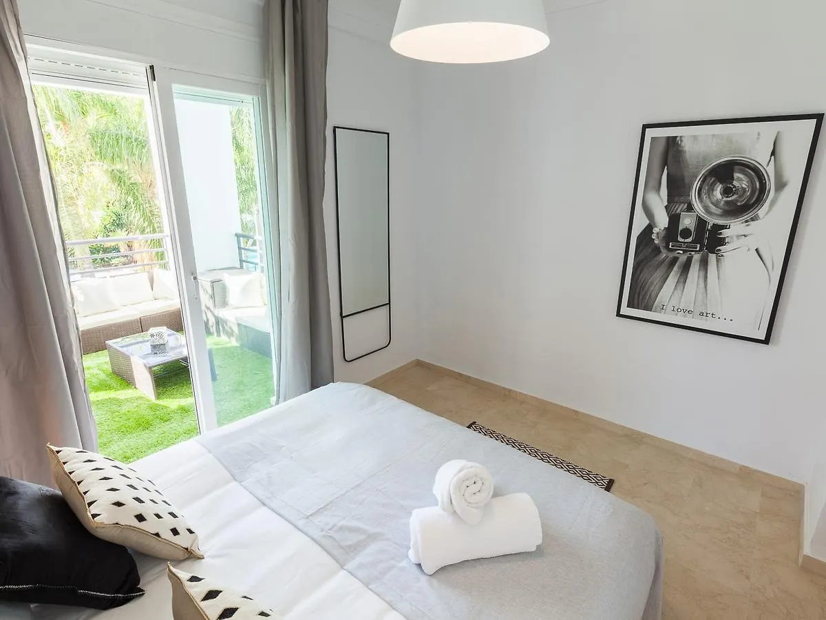 Vacation Marbella: Contemporary Central Apartment with Pool & Marina Proximity